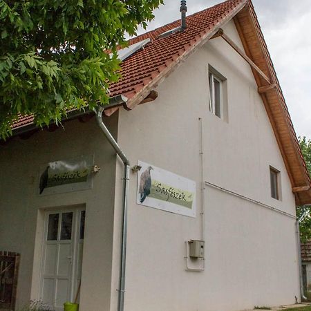 Sasfeszek - Falusi Szallashely Hortobágy Eksteriør bilde